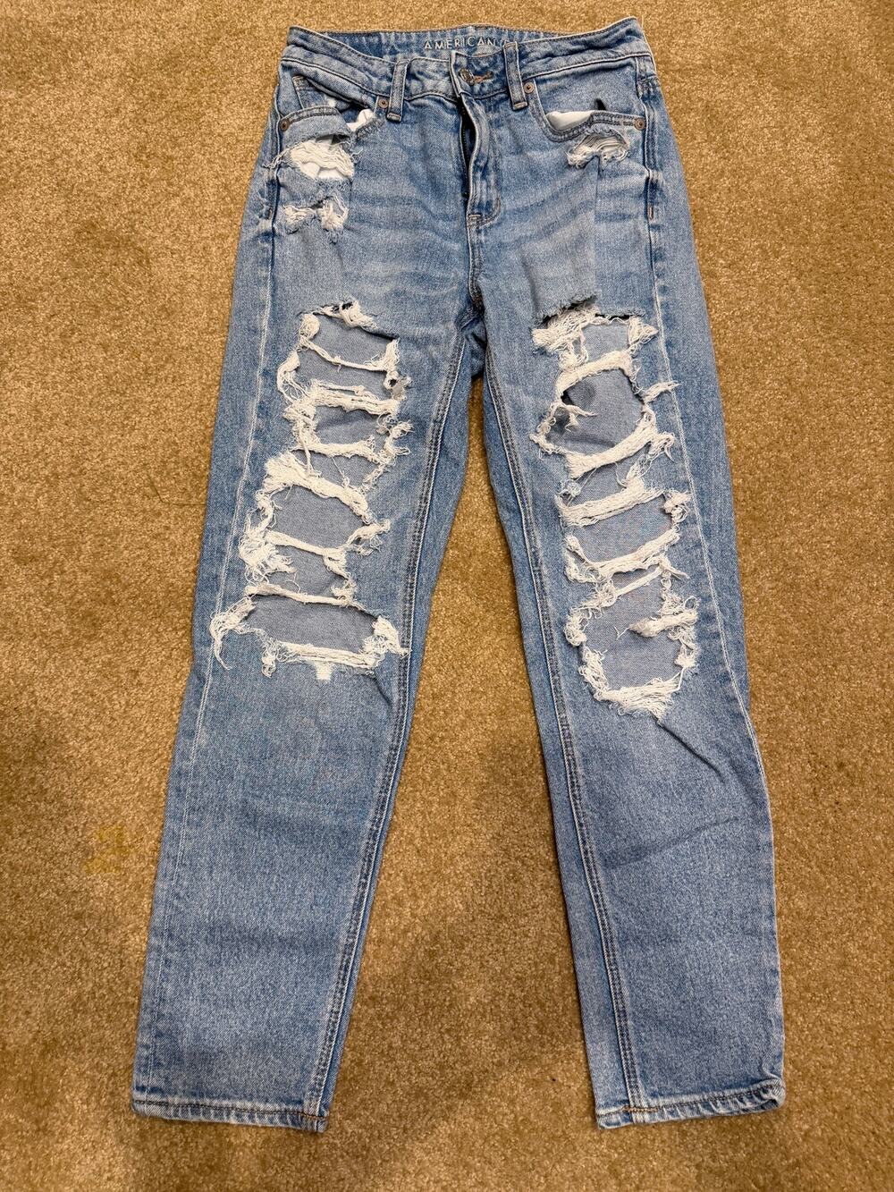 American Eagle Women's Distressed Mom Jeans Size 2